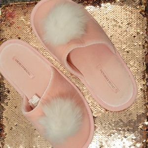 NWOT. Victoria's Secret pink slippers